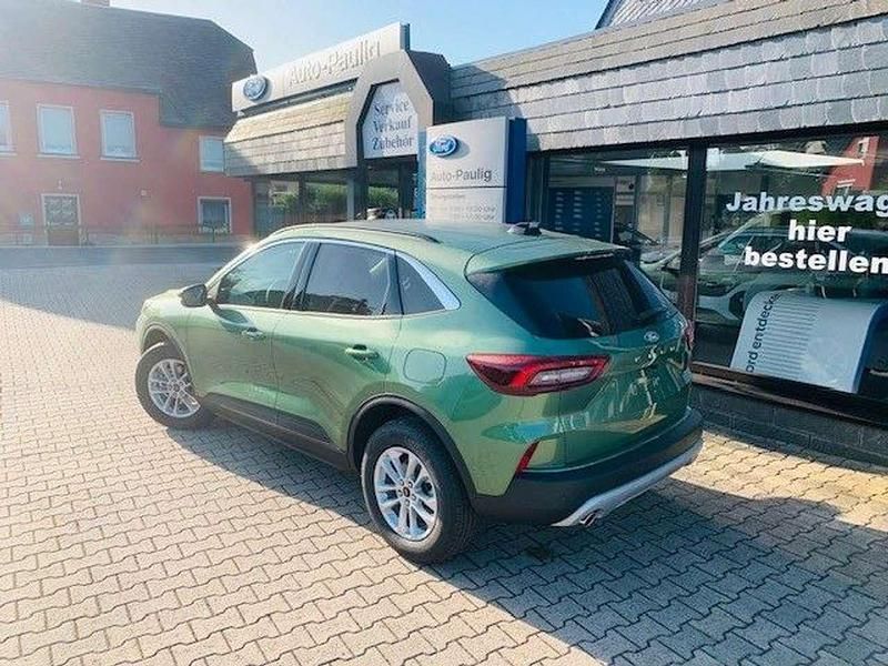 Neu Ford Kuga Titanium 150 PS (110 kW) 2026 Grün SUV