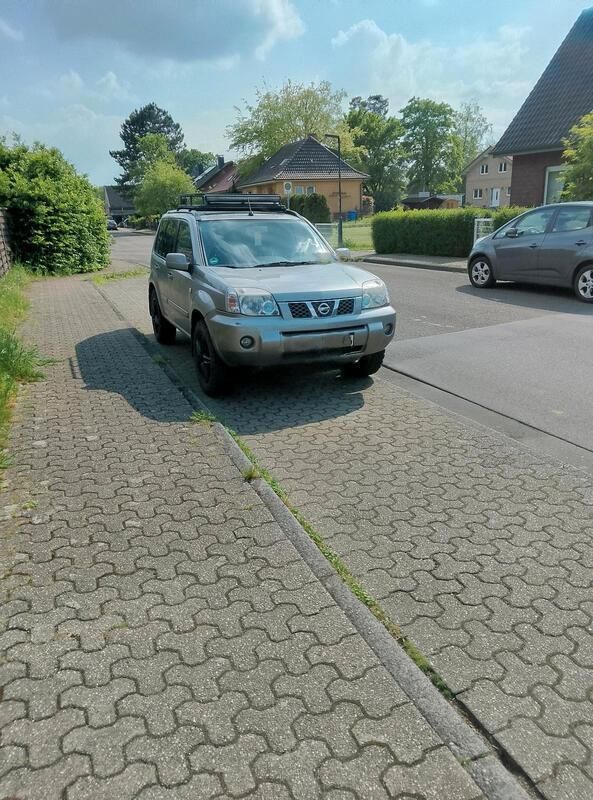 Gold Gebraucht 2004 Nissan X-Trail SUV | 3.500 € (Fairer Preis) - Bild 1/4