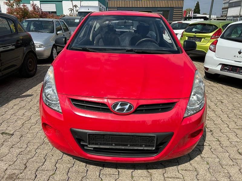 Gebraucht Hyundai i20 Classic 77 PS (56 kW) 2011 Rot Kleinwagen