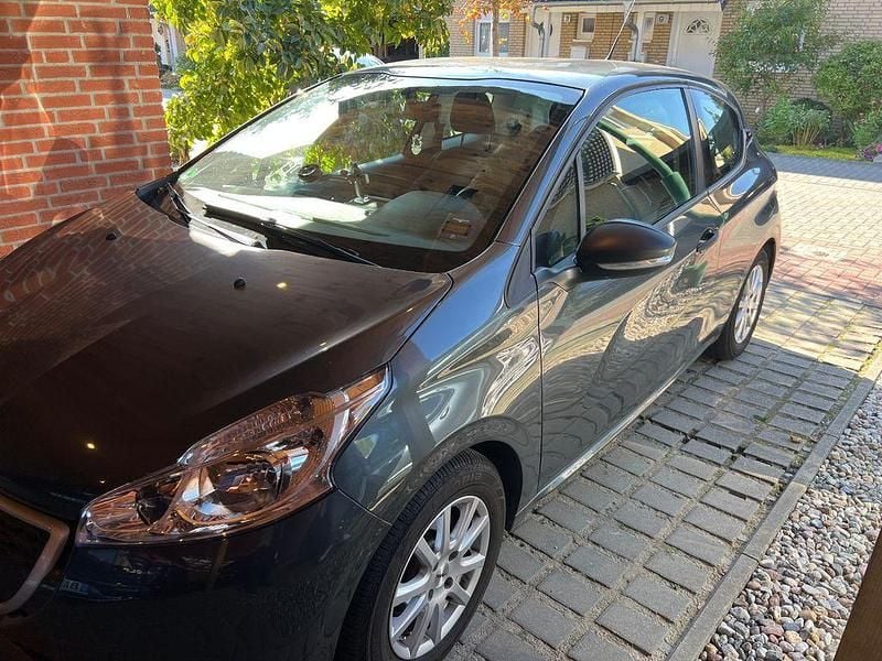 Grau Gebraucht 2014 Peugeot 208 Access Kleinwagen | 4.900 € (Fairer Preis) - Bild 1/4
