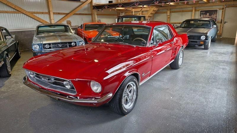 Rot Gebraucht 1967 Ford Mustang Coupé | 32.990 € - Bild 1/4