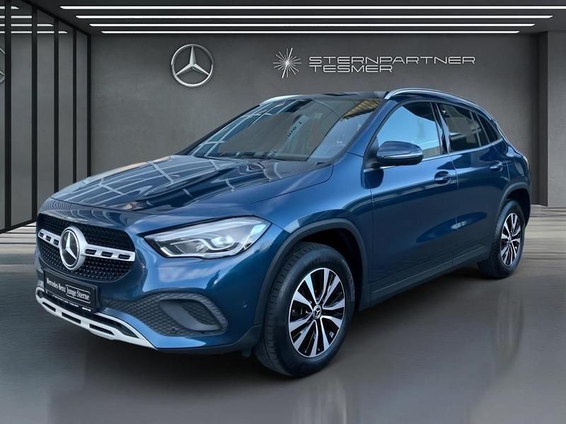 Blau Gebraucht 2021 Mercedes GLA250 Style SUV | 26.690 € (Fairer Preis) - Bild 1/3