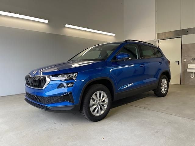 [8x8x] race blue metallic Neu 2025 Skoda Karoq Selection SUV | 33.990 € (Guter Preis) - Bild 1/4