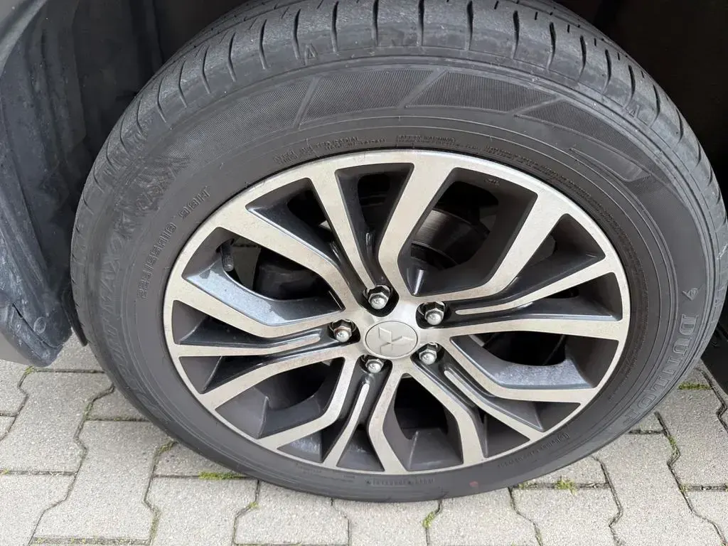 Gebraucht Mitsubishi Outlander Plus 150 PS (110 kW) 2018 Rot SUV