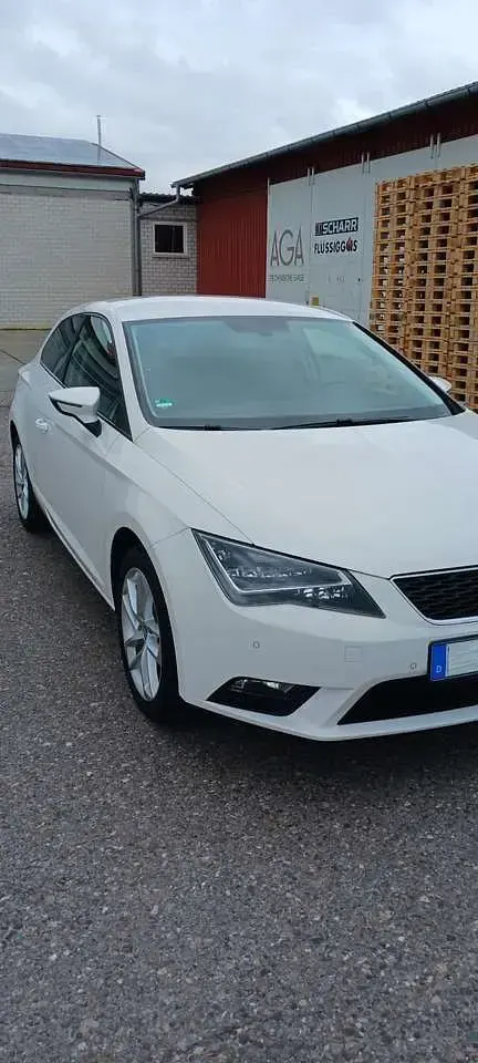 Używany Seat Leon Style 125 KM (91 kW) 2015 Biały Coupe