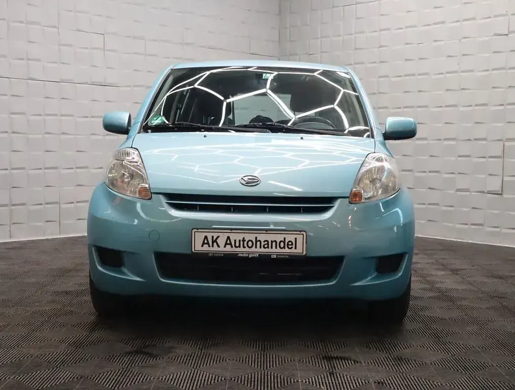 Gebraucht Daihatsu Sirion 69 PS (50 kW) 2010 Blau Kleinwagen