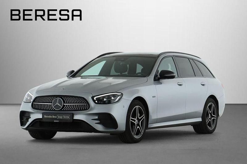 Silber Gebraucht 2021 Mercedes E300 AMG Limousine | 29.950 € - Bild 1/2