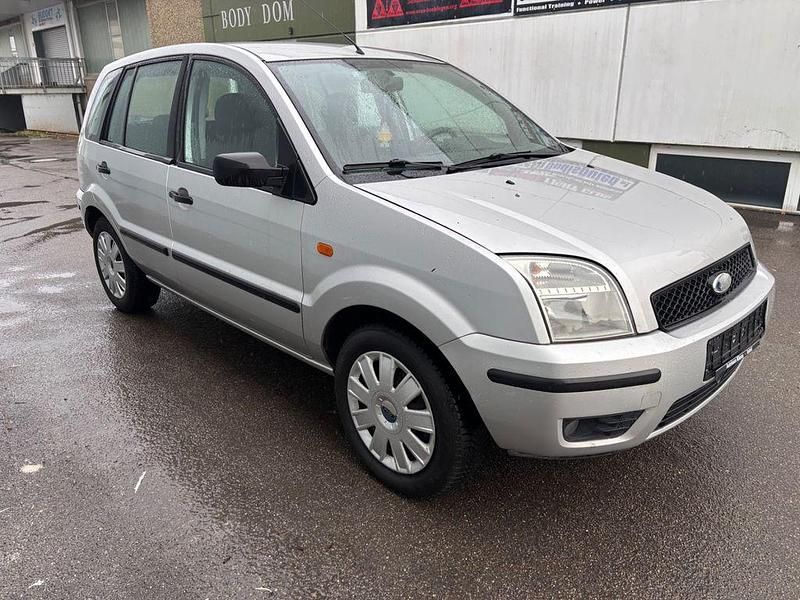 Gebraucht Ford Fusion Trend 80 PS (58 kW) 2004 Polarsilber metallic (metallic) Limousine