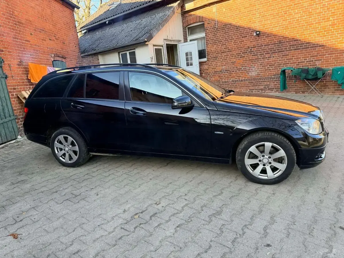 Second-hand Mercedes C220 170 CP (125 kW) 2010 Negru Break