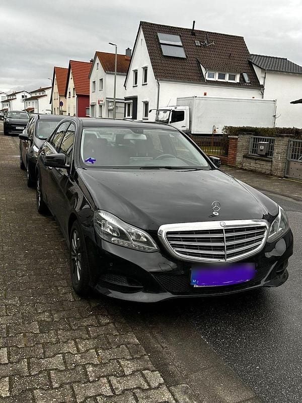 Gebraucht Mercedes E220 Elegance 170 PS (125 kW) 2014 Schwarz Limousine