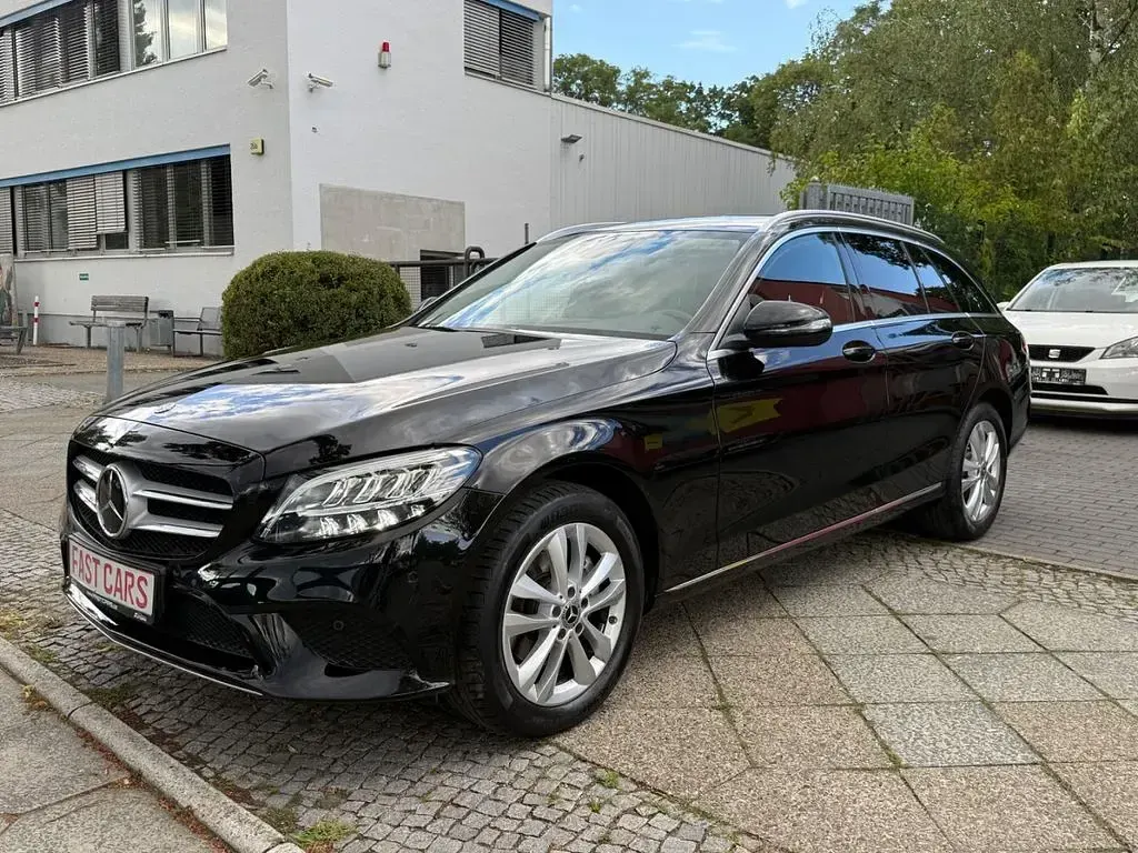 Gebraucht Mercedes C220 Avantgarde 194 PS (142 kW) 2019 Schwarz Limousine