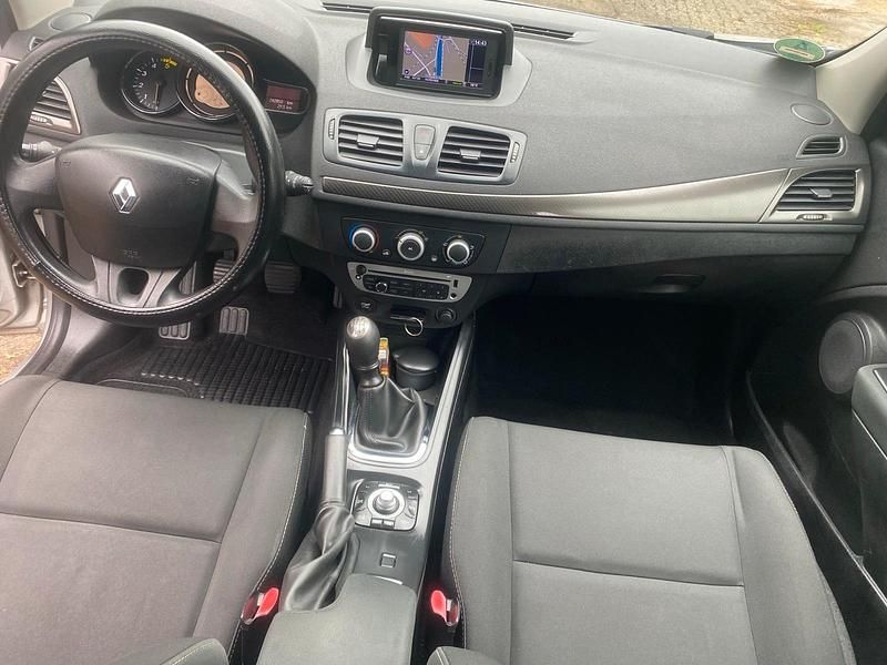 Gebraucht Renault Mégane GrandTour 111 PS (81 kW) 2012 Silber Kombi