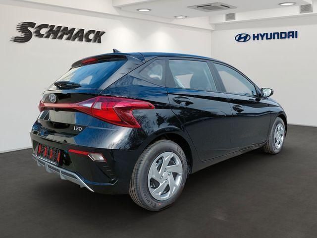 Neu Hyundai i20 Select 101 PS (74 kW) 2025 Grau Limousine