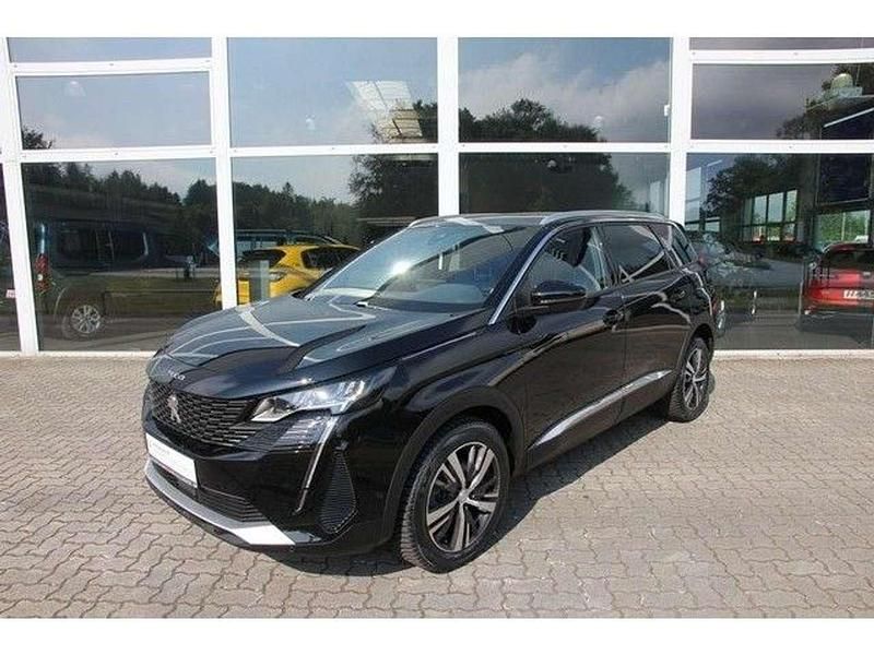 Schwarz perla nera Gebraucht 2023 Peugeot 5008 Allure Van / Kleinbus | 36.850 € (Teuer) - Bild 1/4