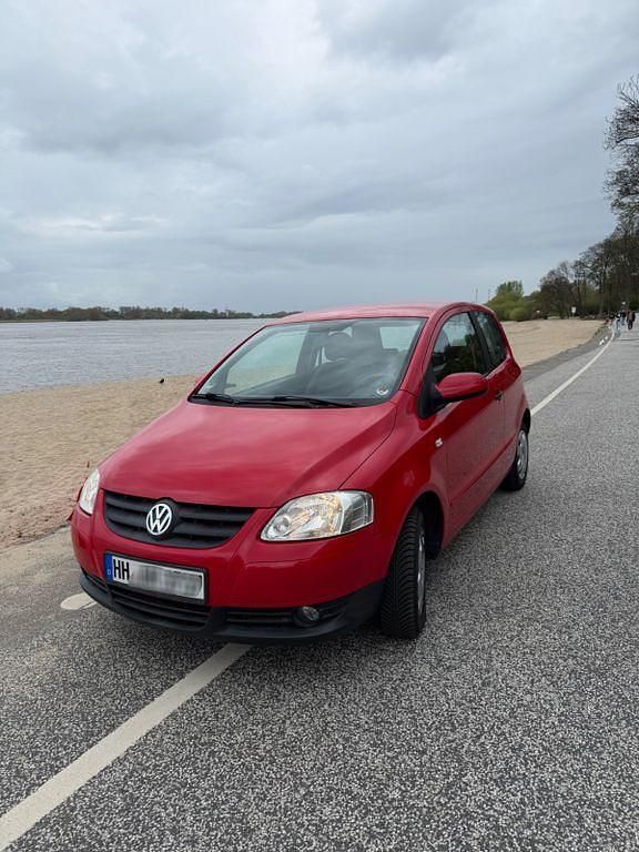Second-hand VW Fox Style 54 CP (39 kW) 2010 Roșu Hatchback