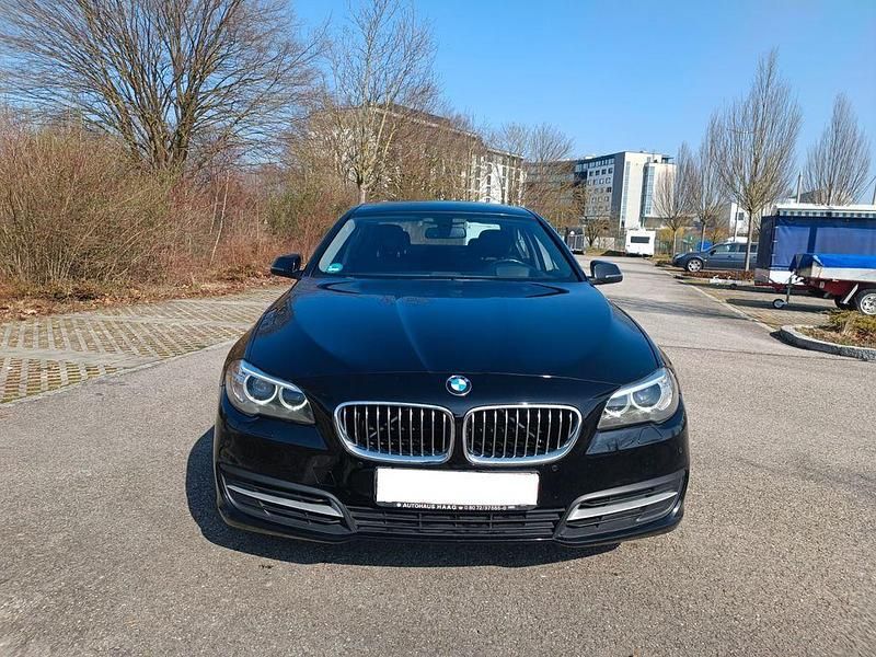 Schwarz Gebraucht 2016 BMW 518 Sport Line Limousine | 14.699 € (Fairer Preis) - Bild 1/4