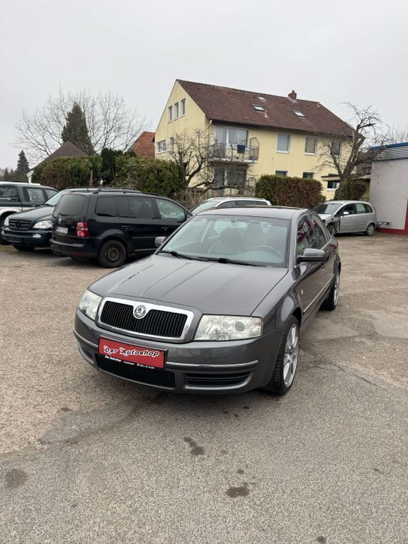 Grau Gebraucht 2004 Skoda Superb Elegance Limousine | 4.900 € (Etwas zu teuer) - Bild 1/4
