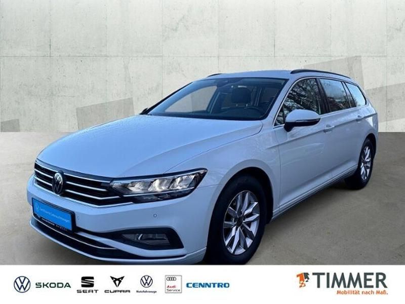 Weiß Gebraucht 2023 VW Passat Business Kombi | 27.780 € (Fairer Preis) - Bild 1/4