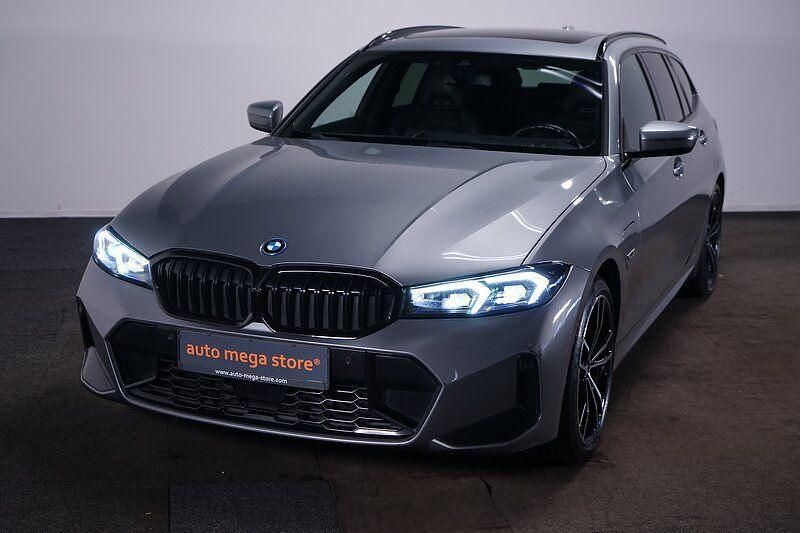 Grey metallic Gebraucht 2023 BMW 330e M Sport Kombi | 39.499 € (Fairer Preis) - Bild 1/4