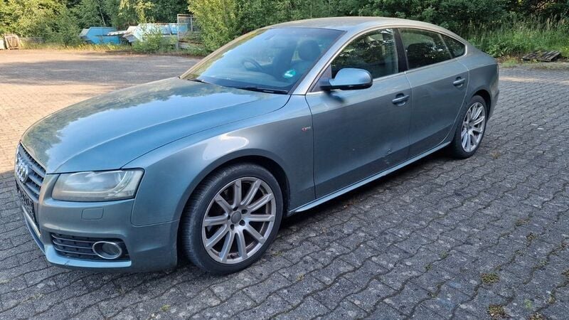 Grau Gebraucht 2010 Audi A5 Sportback S-line plus Limousine | 3.900 € - Bild 1/4