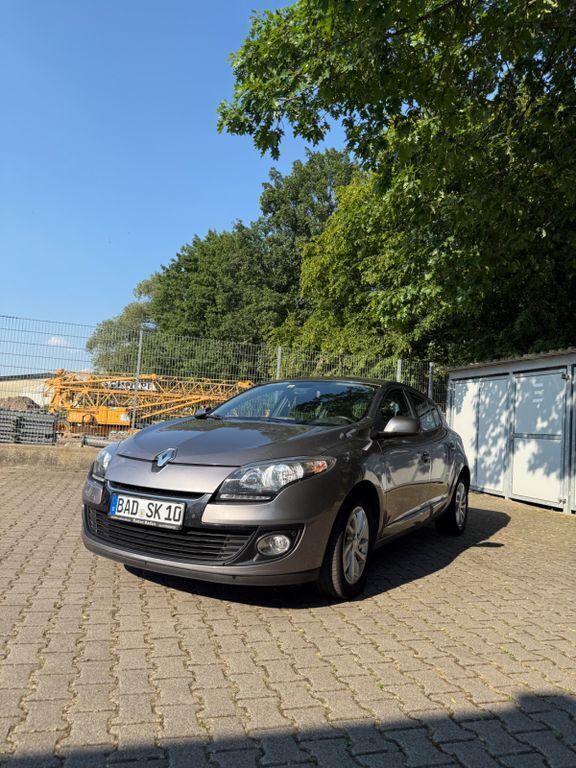 Grau Gebraucht 2013 Renault Mégane III Limousine | 5.100 € (Superpreis) - Bild 1/4