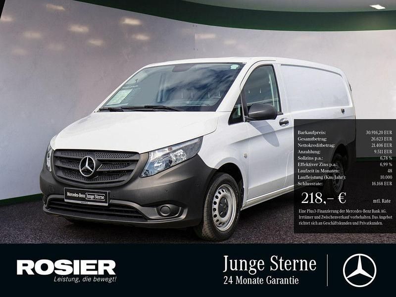 Weiss / arktikweiss Gebraucht 2023 Mercedes Vito Van / Kleinbus | 30.916 € (Fairer Preis) - Bild 1/4