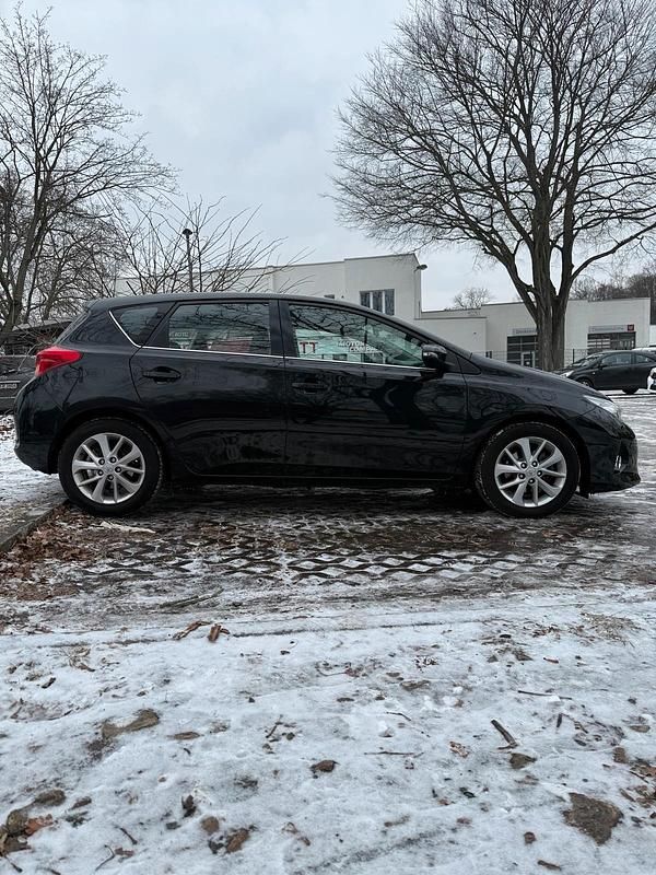 Gebraucht Toyota Auris 131 PS (96 kW) 2013 Schwarz Limousine
