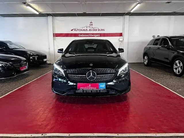 Gebraucht Mercedes CLA220 AMG line 184 PS (135 kW) 2018 Kosmosschwarz  metalliclack Limousine