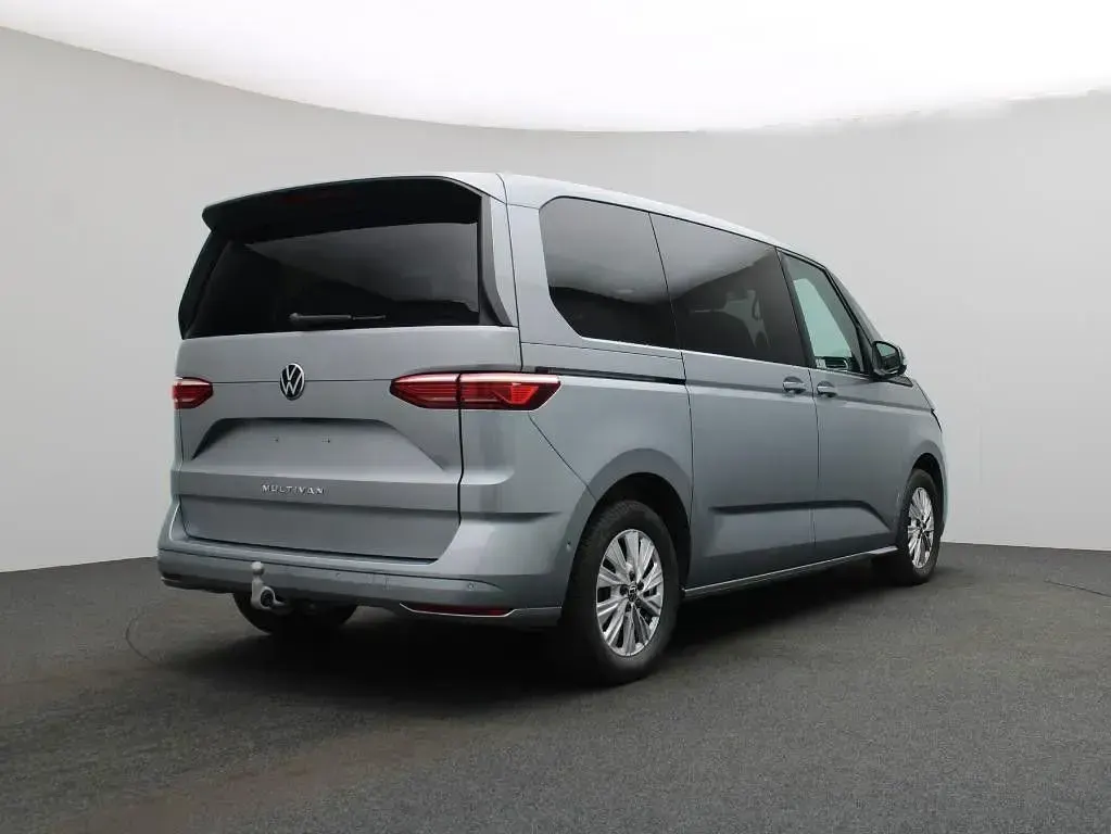 Gebraucht VW Multivan Life 150 PS (110 kW) 2025 Grau Van / Kleinbus