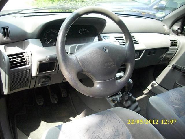 Gebraucht Renault Clio II 79 PS (58 kW) 1998 Blau metallic Kleinwagen