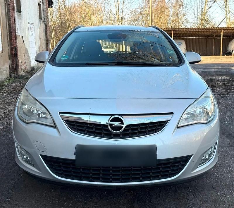 Gebraucht Opel Astra 125 PS (91 kW) 2011 Silber Kombi