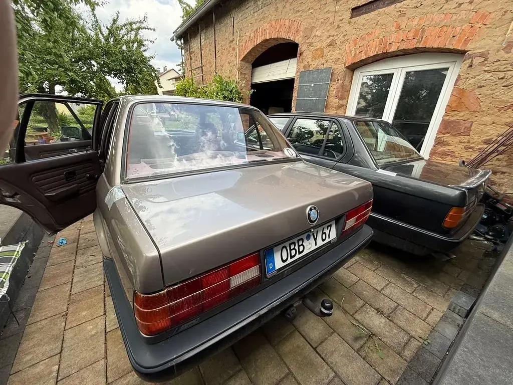 Gebraucht BMW 324 117 PS (86 kW) 1989 Gold Limousine