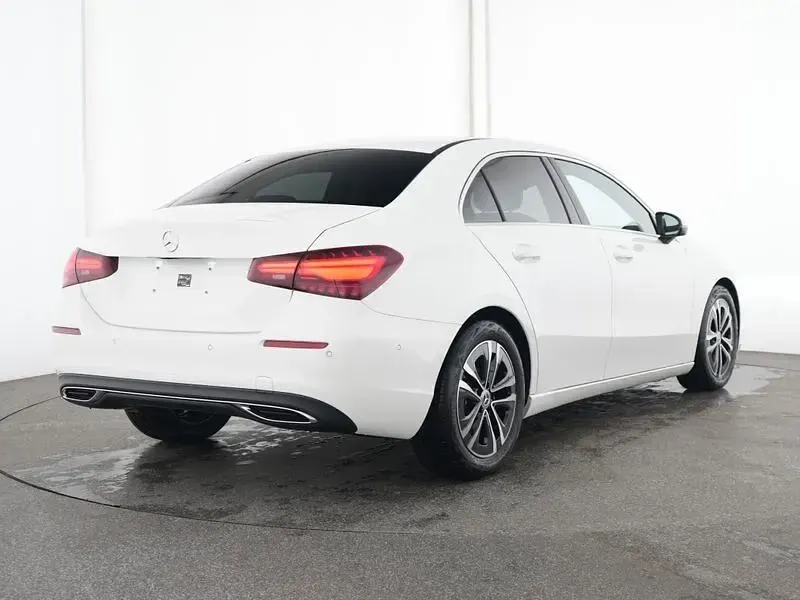 Gebraucht Mercedes A180 Advanced 136 PS (100 kW) 2024 Unilack polarweiß Limousine