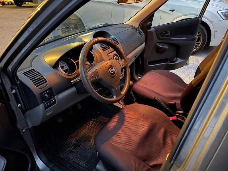Second-hand Suzuki Ignis GL 90 CP (66 kW) 2007 Gri Hatchback