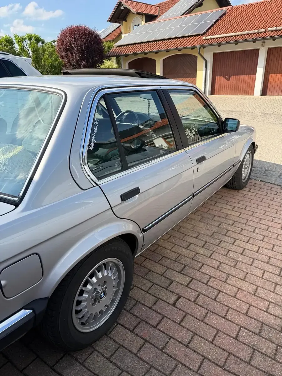 Brugt BMW 318 105 HK (77 kW) 1986 Sølv Sedan