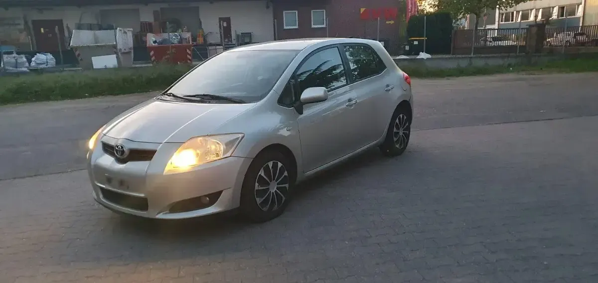 Gebraucht Toyota Auris 126 PS (92 kW) 2008 Silber Kleinwagen