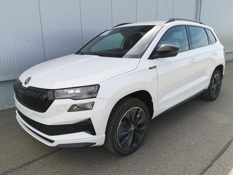 Moonwhite metallic Neu 2025 Skoda Karoq SportLine SUV | 41.490 € (Etwas zu teuer) - Bild 1/4
