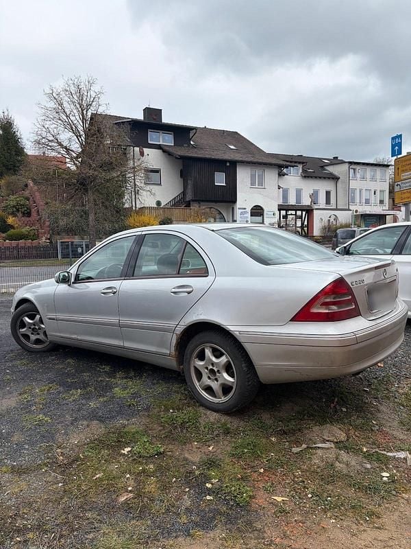 Gebraucht Mercedes 220 143 PS (105 kW) 2001 Silber Limousine