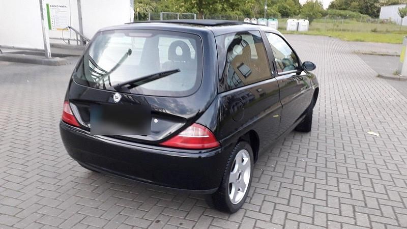 Second-hand Lancia Ypsilon 60 CP (44 kW) 2001 Negru Hatchback