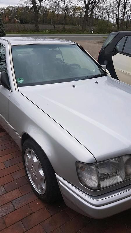 Gebraucht Mercedes 300 180 PS (132 kW) 1992 Silber Coupé