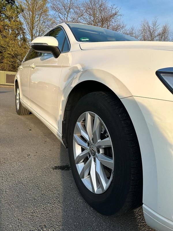 Używany VW Passat 150 KM (110 kW) 2018 Biały Kombi