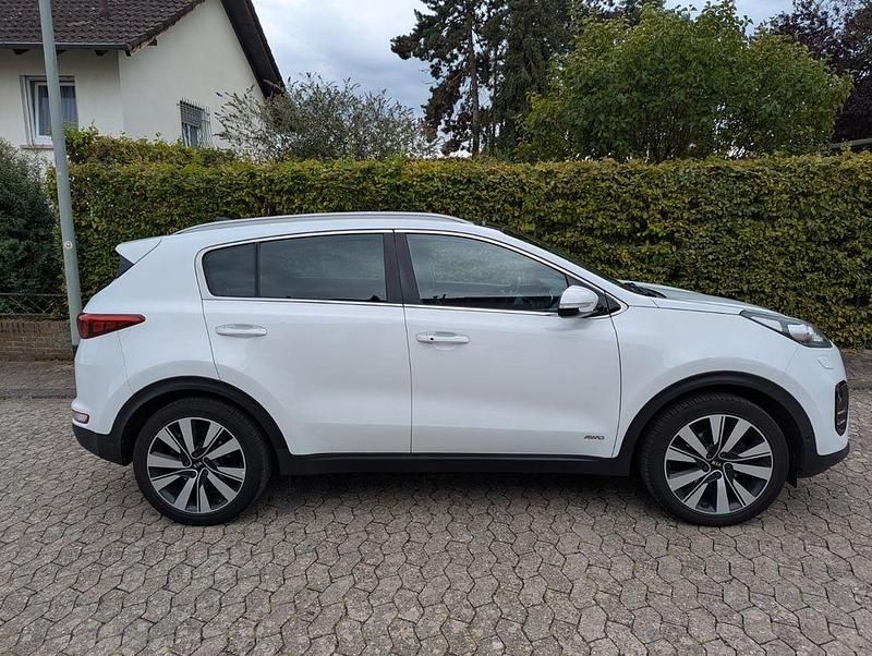 Weiß Gebraucht 2016 Kia Sportage Platinum Edition SUV | 15.200 € (Fairer Preis) - Bild 1/4