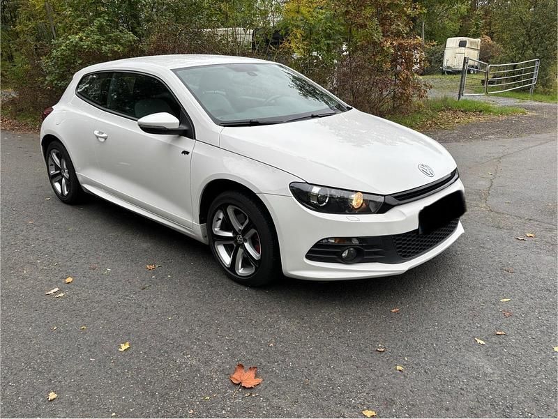 Weiß Gebraucht 2010 VW Scirocco R-line Coupé | 16.999 € - Bild 1/4