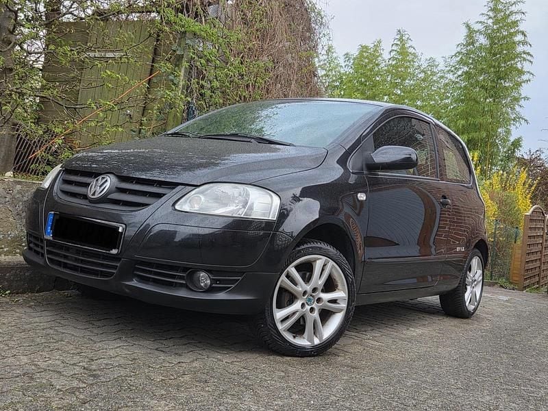 Gebraucht VW Fox Style 60 PS (44 kW) 2011 Schwarz Kleinwagen