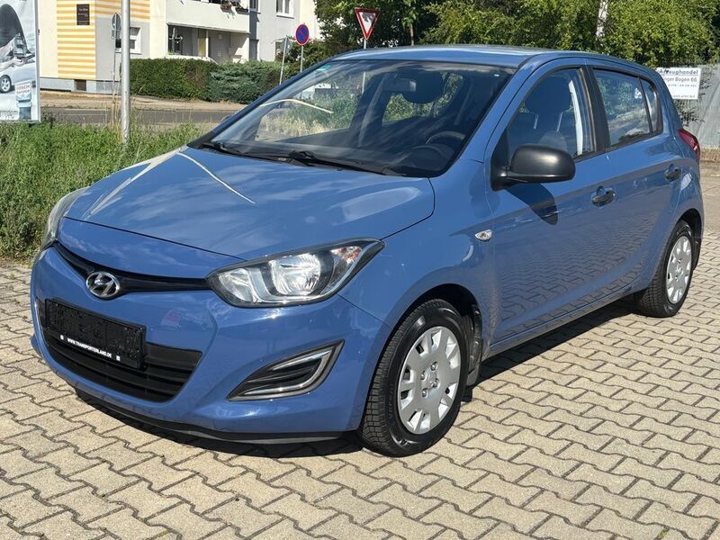 Blau Gebraucht 2014 Hyundai i20 Classic Limousine | 3.999 € (Fairer Preis) - Bild 1/4