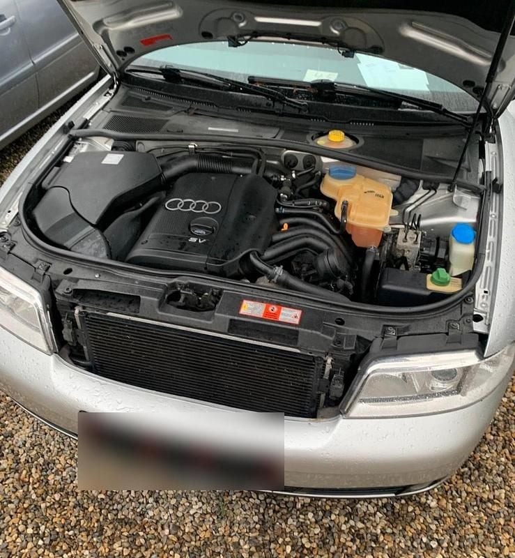 Gebraucht Audi A4 125 PS (91 kW) 2000 Silber Limousine