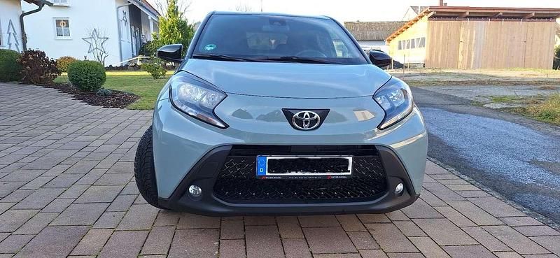 Schwarz Gebraucht 2024 Toyota Aygo X Team SUV | 14.800 € (Guter Preis) - Bild 1/4