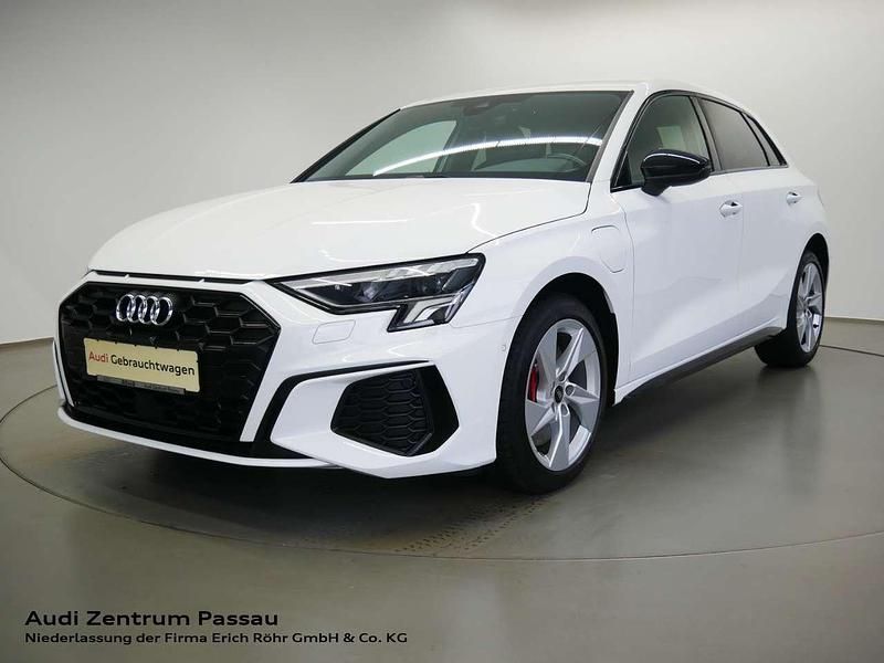 Ibisweiss Gebraucht 2021 Audi A3 Sportback e-tron S-Line Limousine | 25.700 € (Fairer Preis) - Bild 1/4
