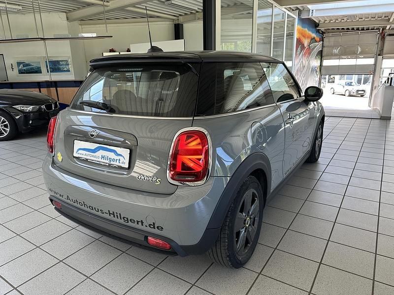 Gebraucht Mini Cooper SE 135 kW (184 PS) 2021 Grau metallic Kleinwagen