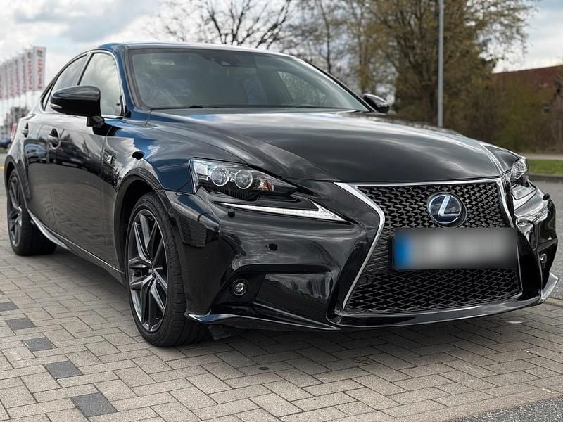 Schwarz Gebraucht 2013 Lexus IS300h Sport Line Limousine | 17.505 € - Bild 1/4
